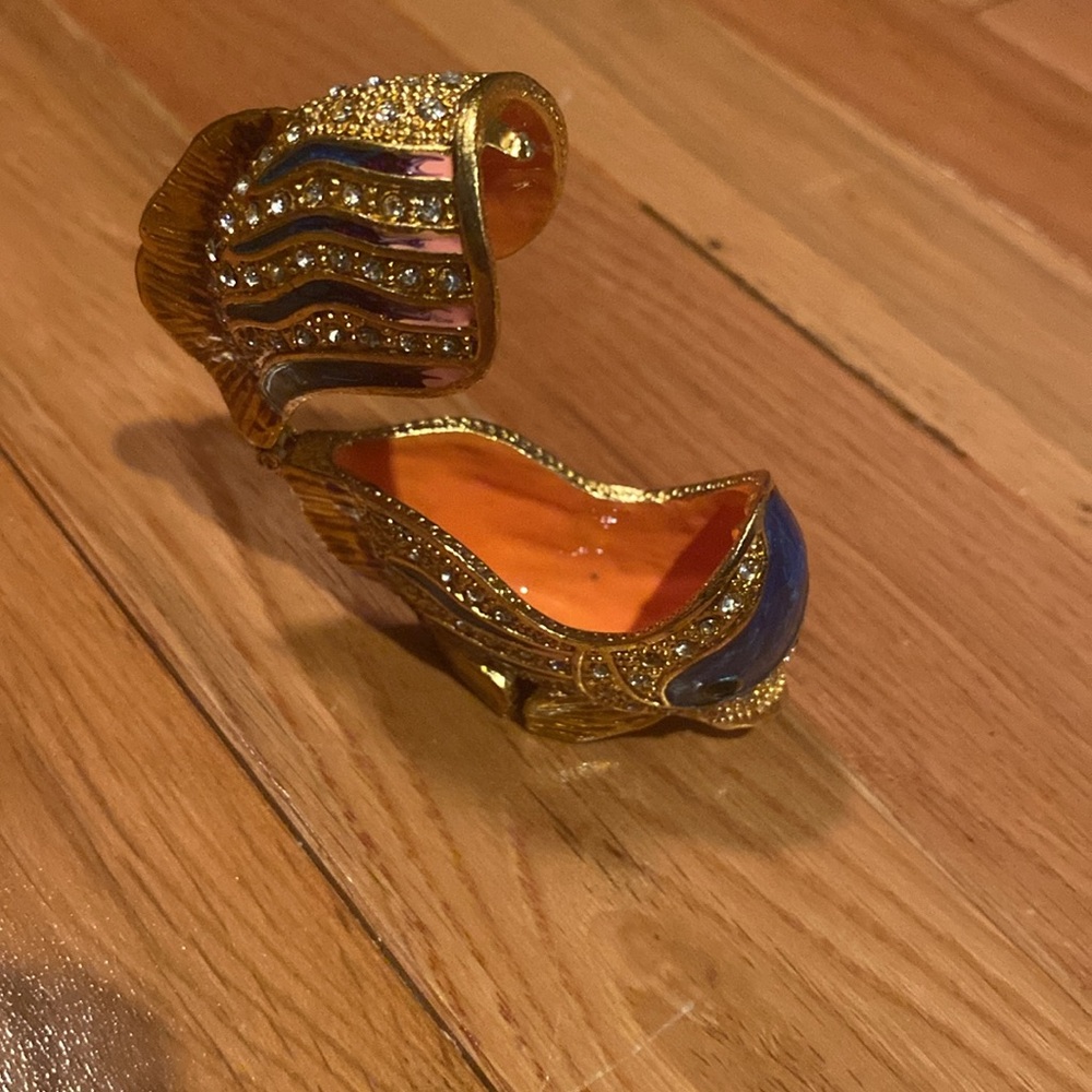 NWT Elegant Gold and Blue Fish jewelry box - Picture 2 of 4